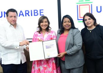 Decana Altagracia Tavárez es honrada como huésped distinguida de la ciudad de Miami