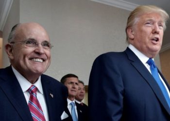 Trump indulta a Rudy Giuliani y otros acusados de intentar revertir las elecciones de 2020