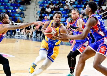 Mauricio Báez elimina a San Lázaro y enfrentará a San Carlos en la final del TBS Distrito 2025