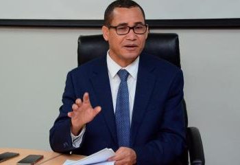 Ministro de Trabajo dice propuesta de indexación salarial “no es nueva” y debe analizarse con responsabilidad