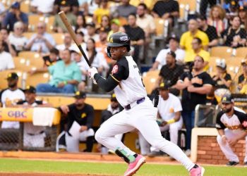 Amador define en entradas extras y Águilas vuelan alto ante el Licey en el Quisqueya