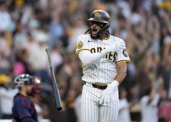 Fernando Tatis Jr. y Bobby Witt Jr. ganan los Guantes de Platino 2025