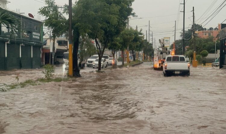 ¡No guarden el paraguas! En la tarde caerán lluvias por vaguada, según Indomet