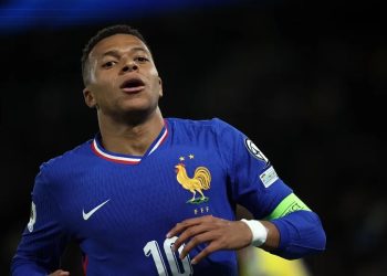 Mbappé queda descartado para el duelo ante Azerbaiyán; viajará a Madrid para exámenes en el tobillo