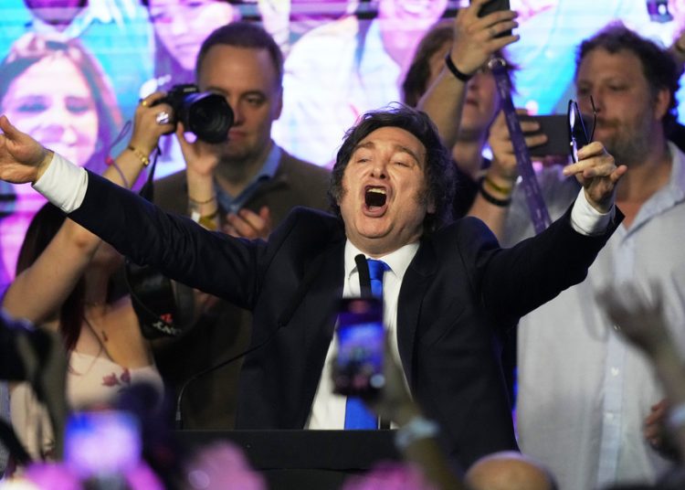 Javier Milei arriba a La Paz para asistir a la investidura de Rodrigo Paz