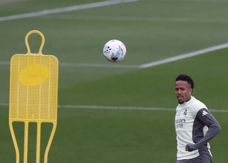 Militao, dos semanas de baja por una lesión muscular en el aductor mayor de la pierna derecha