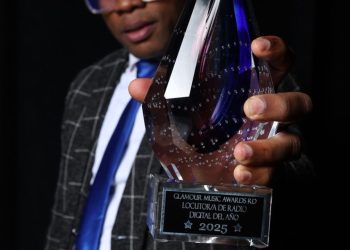Ramón Tolentino gana por tercer año consecutivo como Locutor Digital del Año en los Glamour Music Awards
