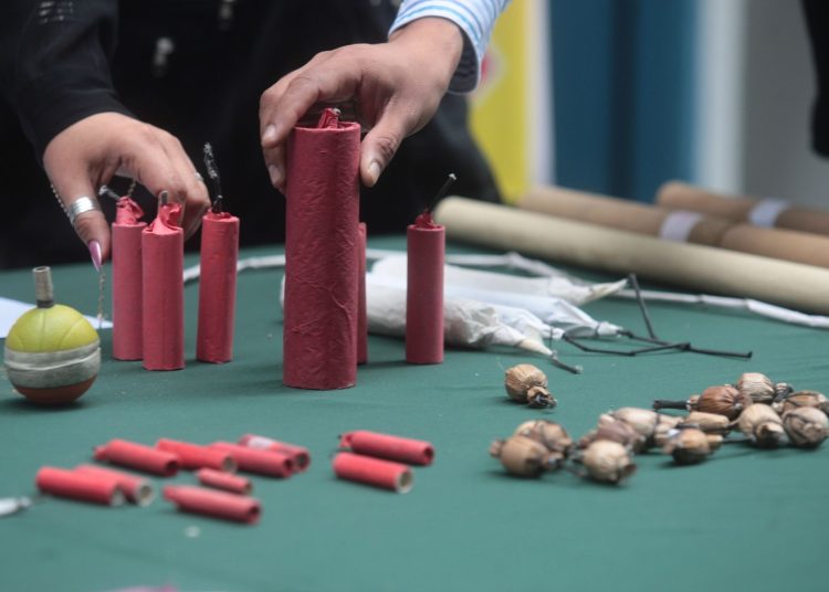 Perú destruye más de 8.200 armas de fuego y 8,7 toneladas de pirotécnicos ilegales