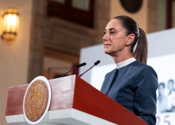 La presidenta Claudia Sheinbaum sufre acoso durante un recorrido en el centro de Ciudad de México