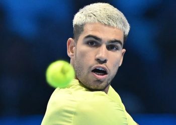 Carlos Alcaraz se jugará el pase a semifinales y el número uno mundial en las Finales ATP