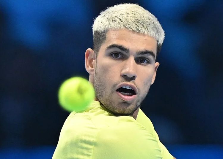 Carlos Alcaraz se jugará el pase a semifinales y el número uno mundial en las Finales ATP