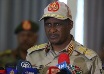 Líder militar de Sudán promete «venganza» a los paramilitares y no menciona posible tregua