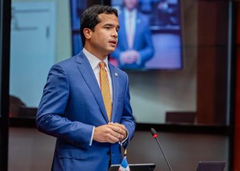 Omar Fernández se consolida como voz de la oposición, según Eduardo Martínez