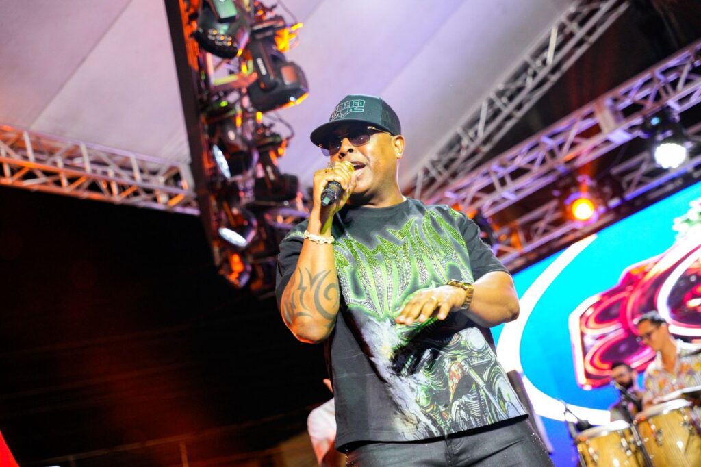 Miles disfrutan explosivo concierto navideño de ReconocidosNet en Los Guarícanos - Noticias de hoy en República Dominicana | De Último Minuto