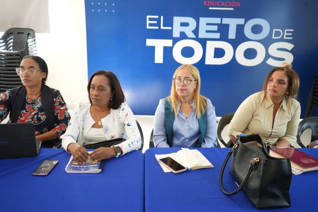 Regional 03 de Educación realiza encuentro de evaluación de fin de año con su equipo técnico - Noticias de hoy en República Dominicana | De Último Minuto