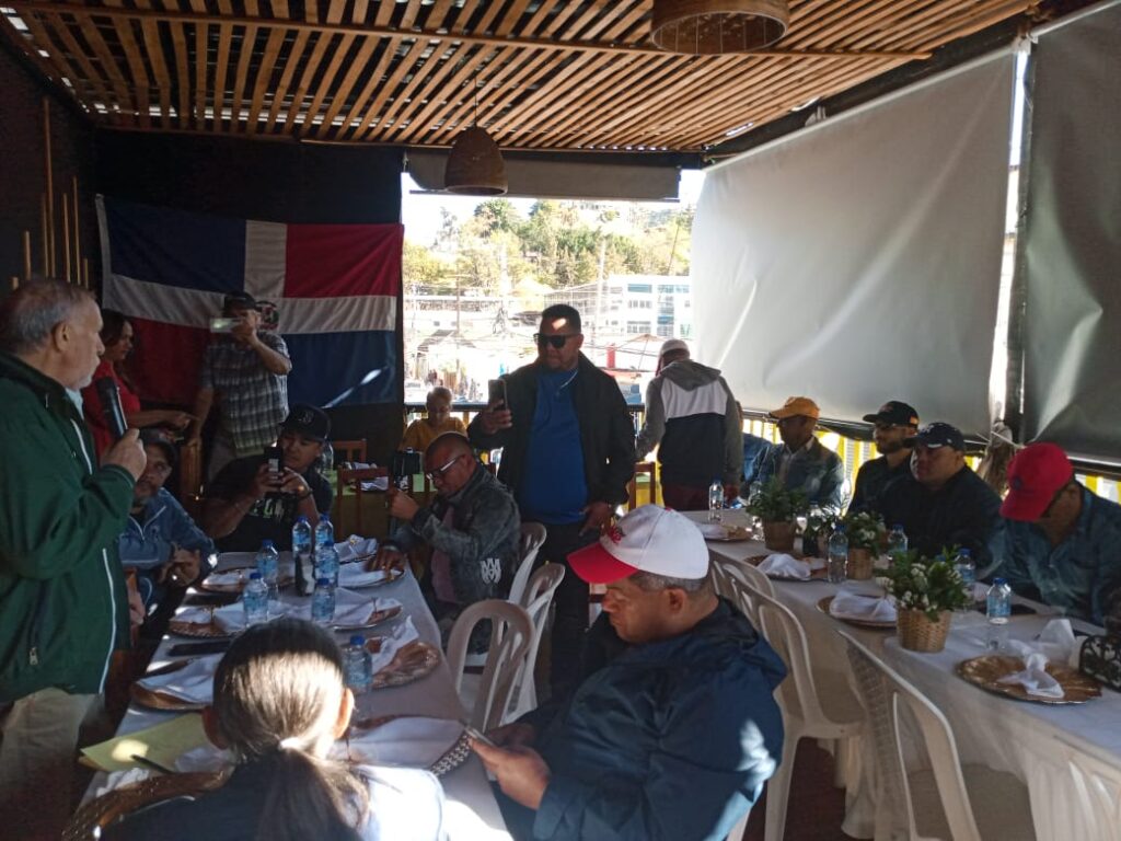 Se realiza encuentro navideño con la prensa en Constanza - Noticias de hoy en República Dominicana | De Último Minuto