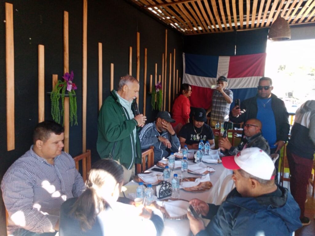 Se realiza encuentro navideño con la prensa en Constanza - Noticias de hoy en República Dominicana | De Último Minuto