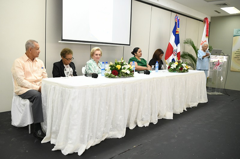 Centro de Integración Familiar gradúa a más de 3,700 personas en 2025 - Noticias de hoy en República Dominicana | De Último Minuto