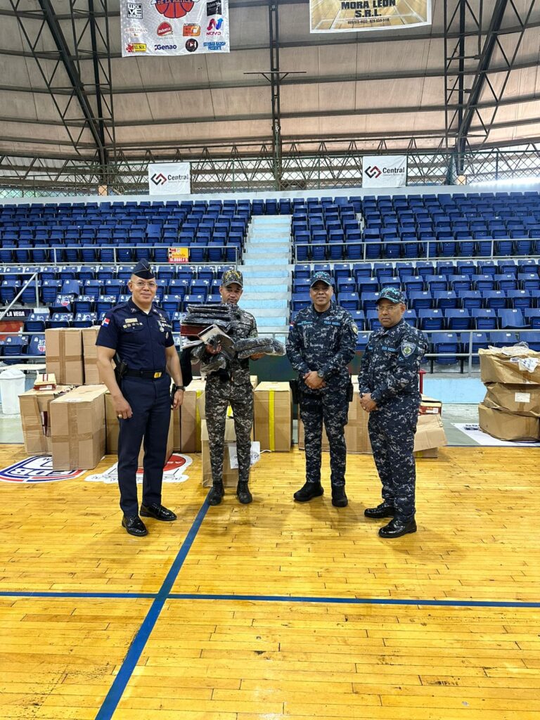 Policía Nacional avanza en la entrega de nuevos uniformes institucionales - Noticias de hoy en República Dominicana | De Último Minuto