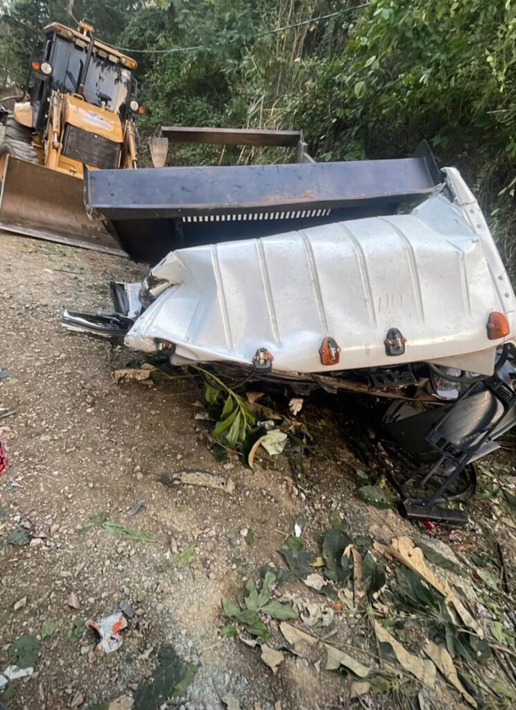 Conductor resulta herido tras aparatoso accidente de camión en Estancita de Jarabacoa - Noticias de hoy en República Dominicana | De Último Minuto