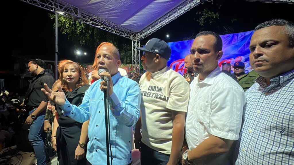 Fiesta navideña 2025 en Juma Bejucal reunió a cientos de personas con Luis Miguel del Amargue - Noticias de hoy en República Dominicana | De Último Minuto