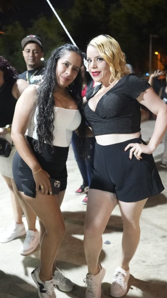 Fanáticos de todo el país llegan a la Arena del Cibao para el segundo concierto de Raulín Rodríguez - Noticias de hoy en República Dominicana | De Último Minuto