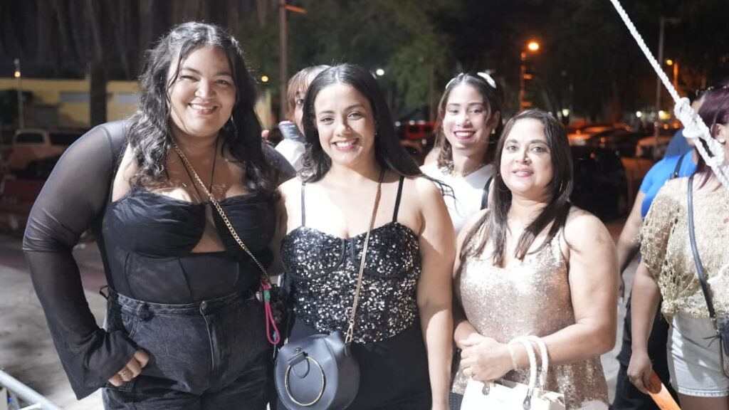 Fanáticos de todo el país llegan a la Arena del Cibao para el segundo concierto de Raulín Rodríguez - Noticias de hoy en República Dominicana | De Último Minuto