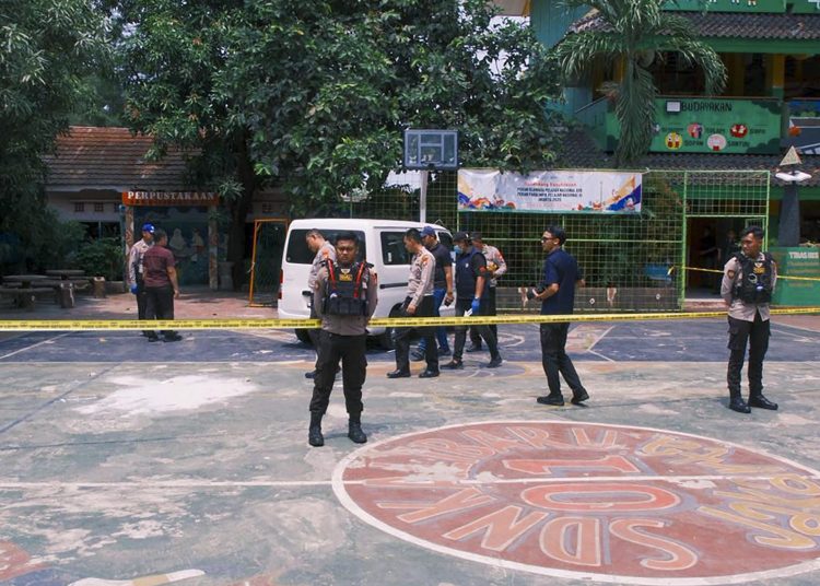 Al menos 20 niños heridos por atropello en reparto de comidas gratis en escuela indonesia