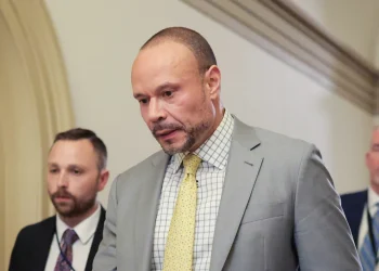 El subdirector del FBI, Dan Bongino, dejará su puesto en enero de 2026