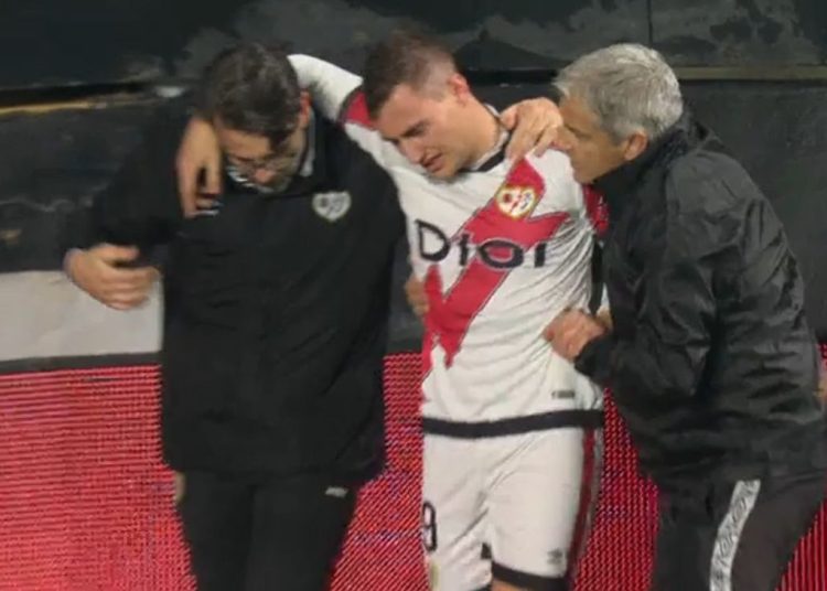 El Rayo Vallecano descarta una lesión grave de Jorge de Frutos