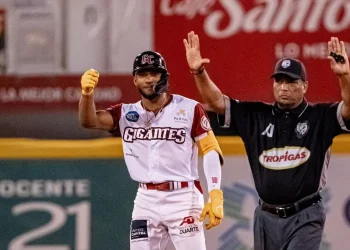 Johan Rojas es fuertemente abucheado tras sus críticas contra los árbitros de Lidom