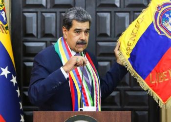 Maduro insiste en su llamado a los militares de Colombia a unirse a Venezuela