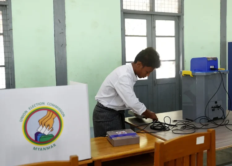 Birmania celebra elecciones en medio del conflicto armado y sin oposición prodemocrática