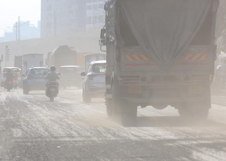 Elevan a 13 los muertos en un accidente en la India por la niebla en plena contaminación