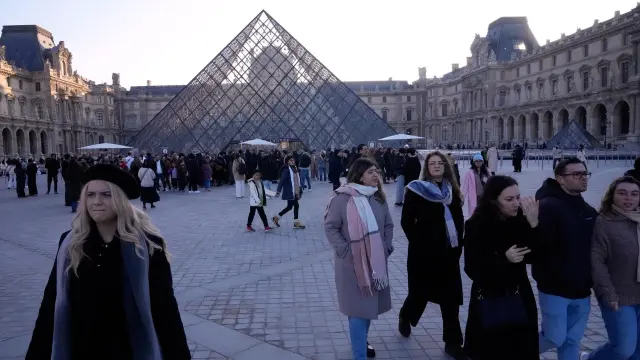 El Louvre reabre parcialmente a pesar de la huelga de sus trabajadores