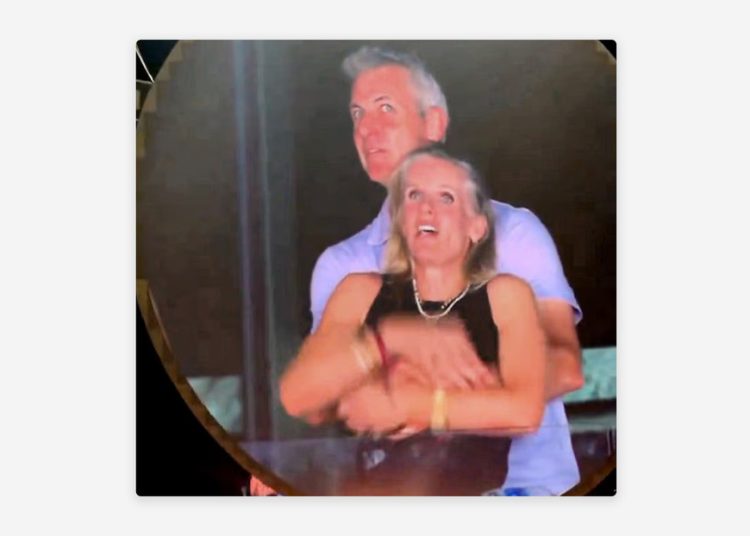 La mujer captada por la cámara de Coldplay con su jefe por fin rompe el silencio