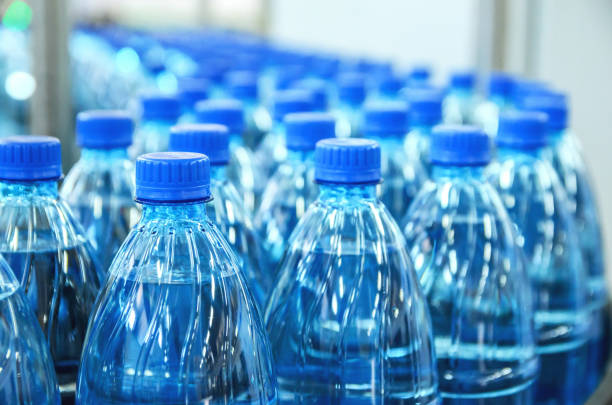 ¿Sabías que las embotelladoras de agua realmente venden la botella y no el contenido?