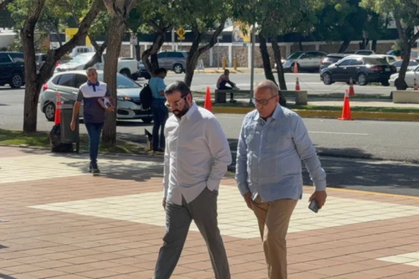Autoridades arrestan a Martínez Hazim tras presentarse por caso Senasa