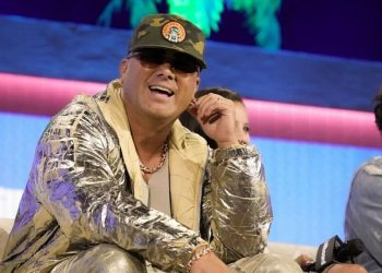 Wisin revive sus inicios al recibir como regalo de cumpleaños su primer carro