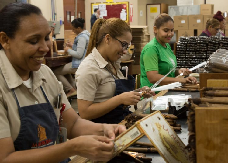 Zonas francas alcanzan los 200 mil empleos directos; el 50% están en el Cibao