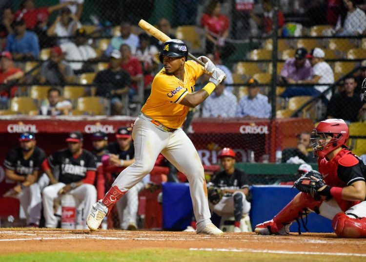 Águilas alcanzan 30 triunfos al imponerse 5-2 a los Leones