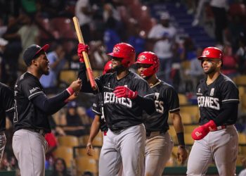 Alexander Canario y Aaron Brooks, elegidos MVP de la Semana en LIDOM