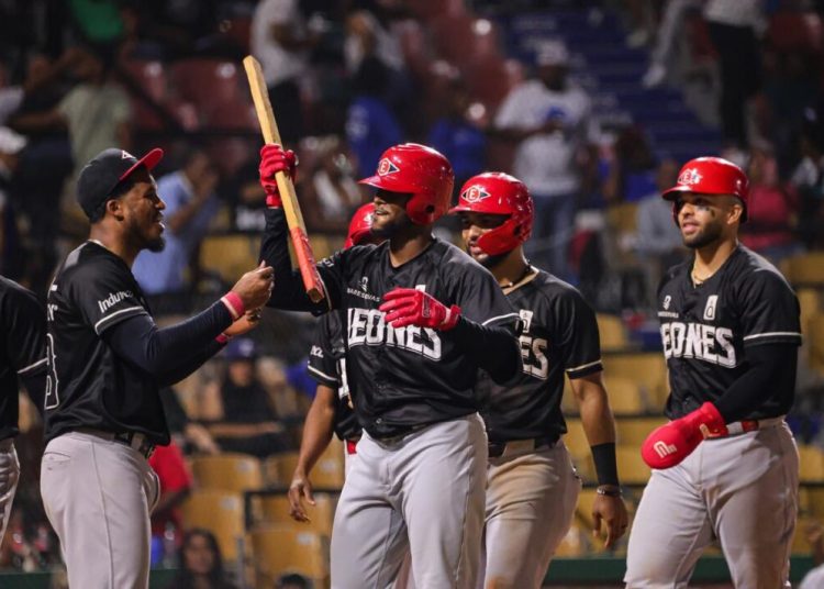 Alexander Canario y Aaron Brooks, elegidos MVP de la Semana en LIDOM