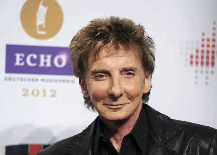 El cantante Barry Manilow anuncia que padece cáncer de pulmón y aplaza conciertos en EE.UU.