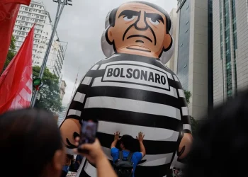 Miles de brasileños protestan contra el proyecto que busca reducir la condena de Bolsonaro