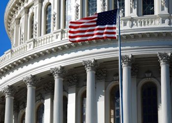 Cámara Baja de EEUU rechaza mociones para retirar tropas en caso de guerra con Venezuela