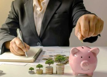 En 2025 promedio de ahorros de hombres en bancos es más alto que de las mujeres