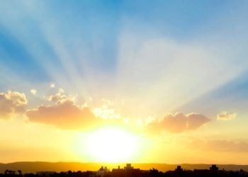 Sábado mayormente soleado por influencia anticiclónica; chubascos aislados en algunas provincias