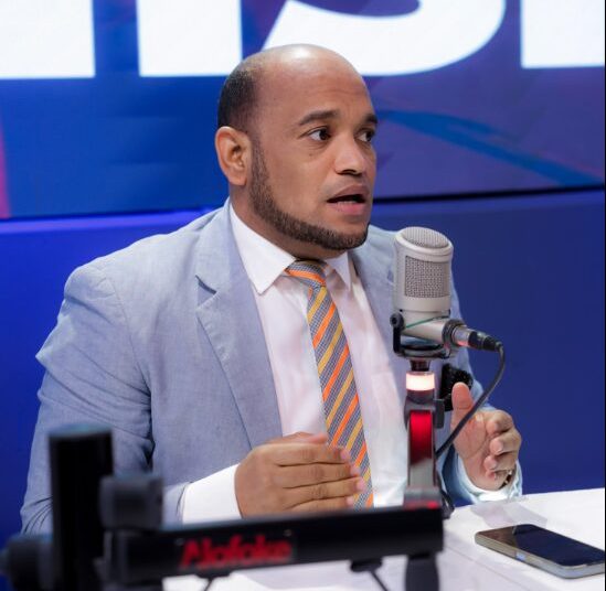 Jonatan Familia denuncia atraso en aprobación presupuestaria de la Alcaldía de Santo Domingo Oeste