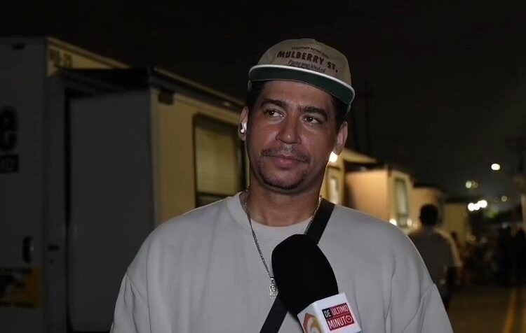 Poeta Callejero dice presente en evento cristiano “Adorando juntos en Navidad” y afirma que “vienen cosas buenas en 2026”